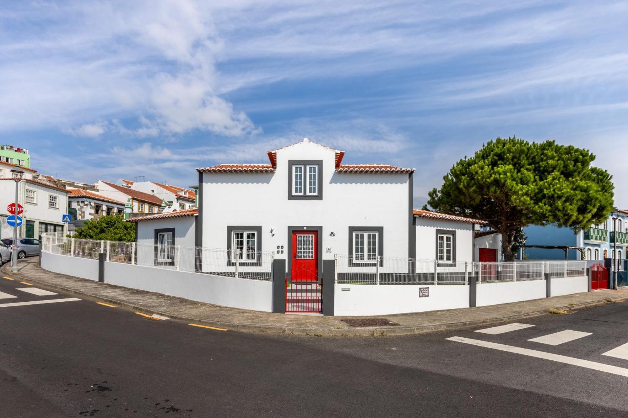 Angra Charming Suites By Seewest Angra do Heroismo Luaran gambar