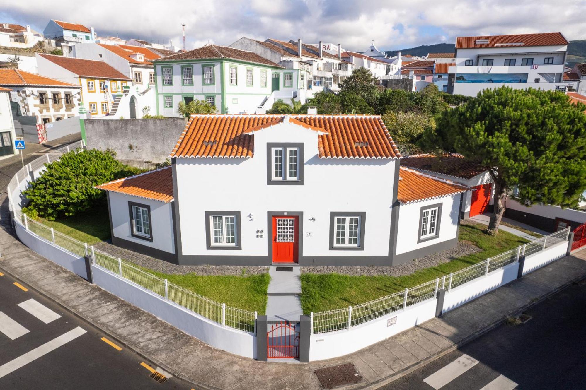 Angra Charming Suites By Seewest Angra do Heroismo Luaran gambar